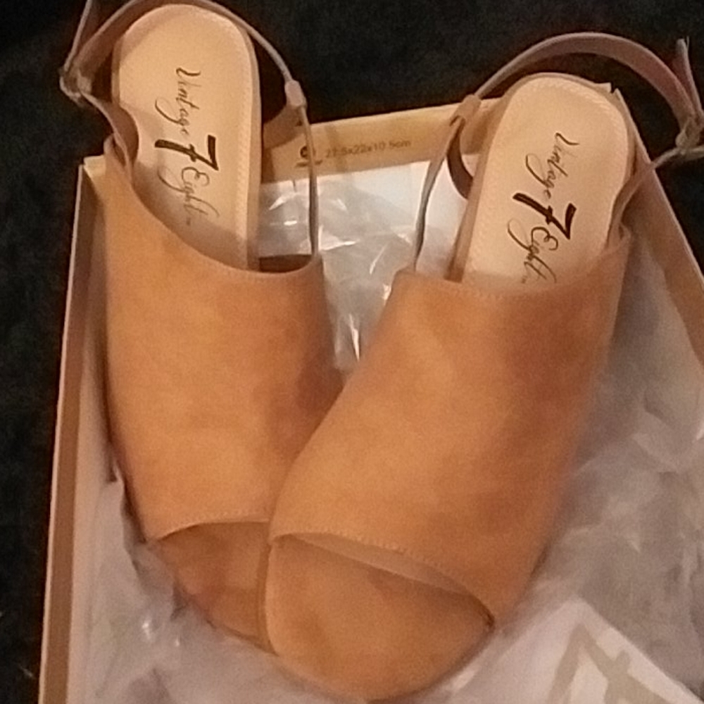 Tan dress shoes